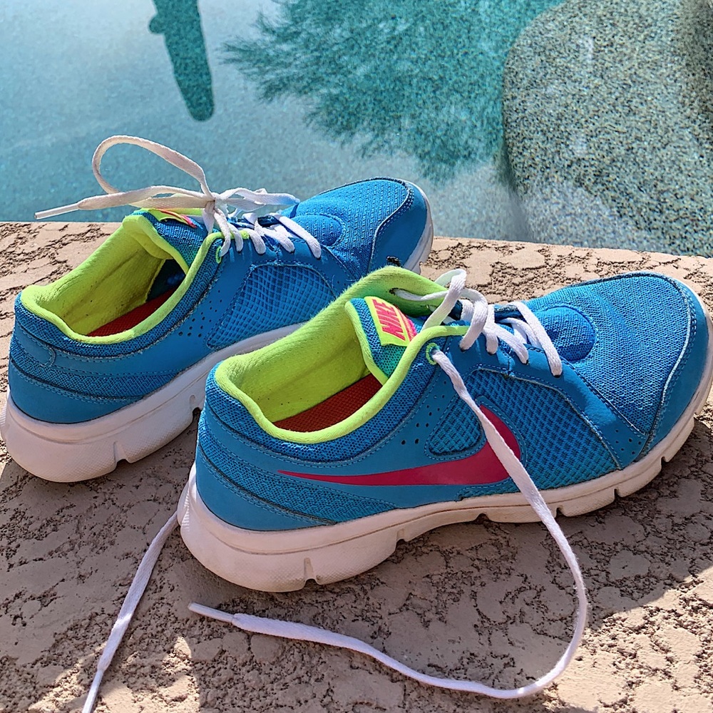 Nike Tennis Shoes